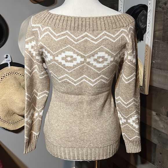 Brand New Woman’s Sweater - Picture 4 of 6